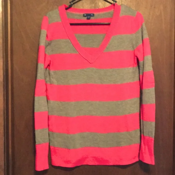 Cute striped sweater. M - Picture 1 of 4